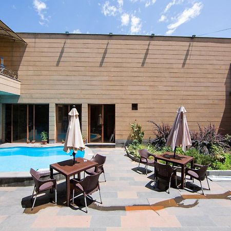 Centre Hotel-Hostel Ереван Экстерьер фото